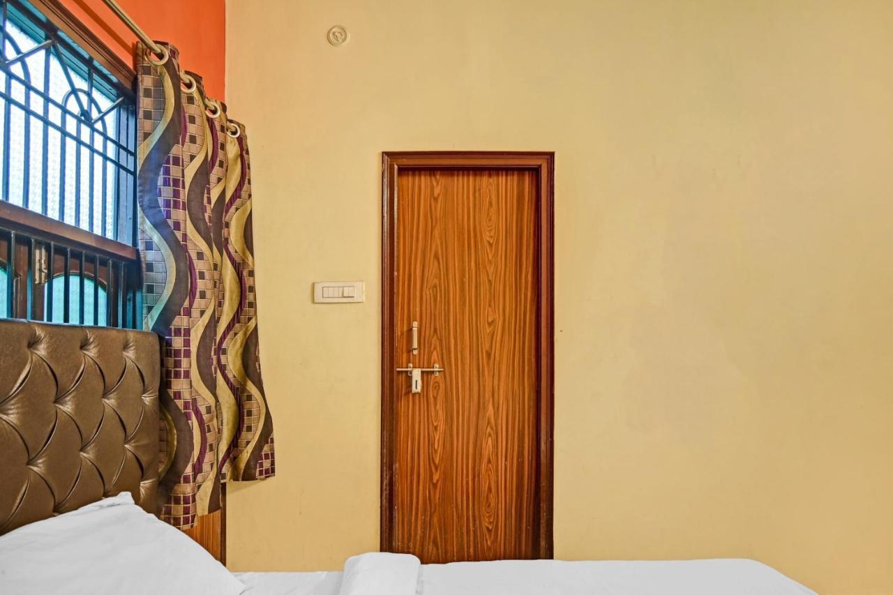 Oyo 7498 Hotel Aparajita Варанаси Экстерьер фото