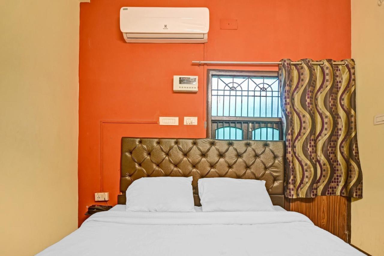 Oyo 7498 Hotel Aparajita Варанаси Экстерьер фото