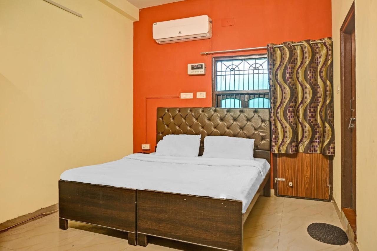 Oyo 7498 Hotel Aparajita Варанаси Экстерьер фото
