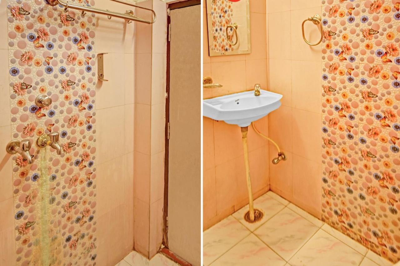 Oyo 7498 Hotel Aparajita Варанаси Экстерьер фото