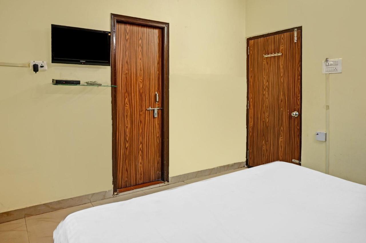 Oyo 7498 Hotel Aparajita Варанаси Экстерьер фото