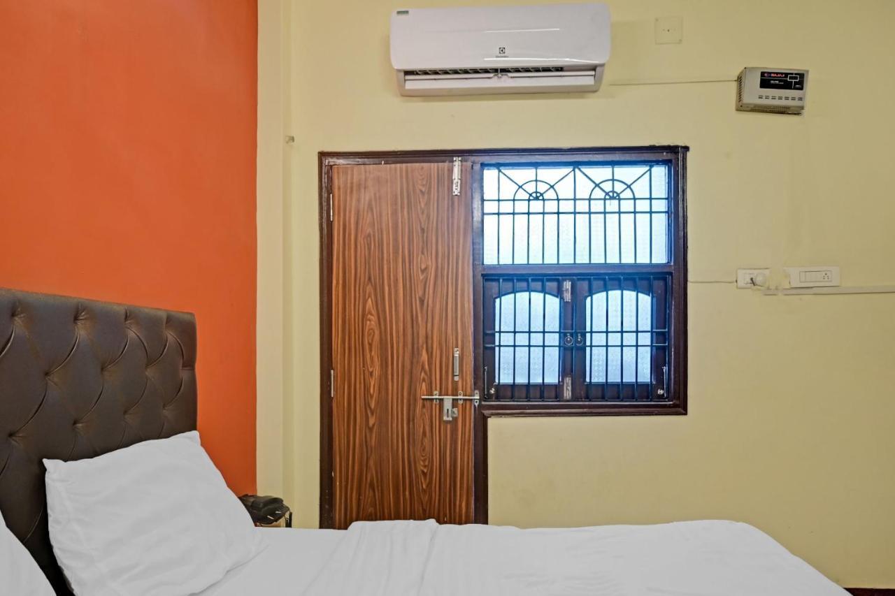 Oyo 7498 Hotel Aparajita Варанаси Экстерьер фото